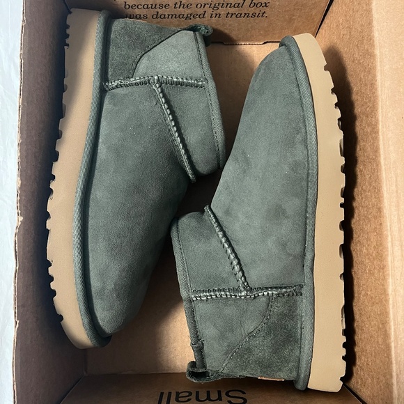 NWT UGG Women's Classic Ultra Mini Boot Size 7 in Green *Damaged - See Photos* - Picture 10 of 11